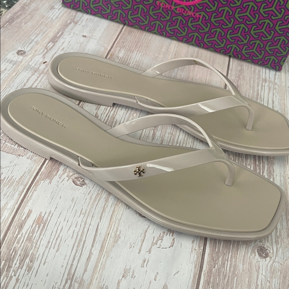 New, Authentic TORY BURCH Beige ROXANNE FLIP-FLOP Sandals Slides size 9 or 10